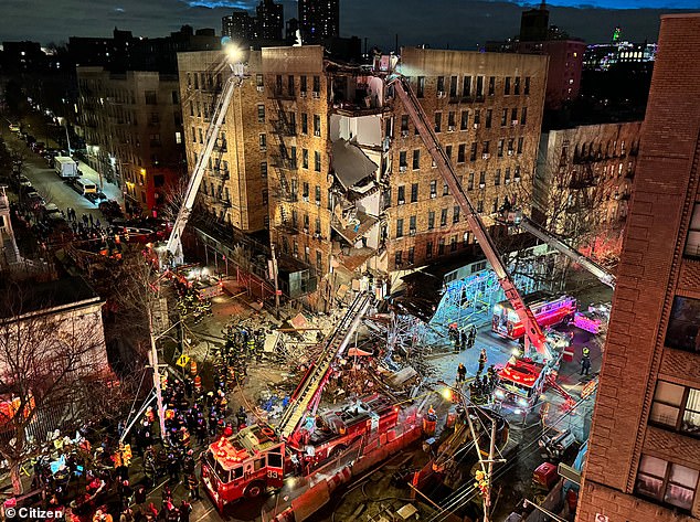 Parte de un edificio de seis pisos se derrumbó en el Bronx el lunes por la tarde, dejando un escenario de destrucción y un montón de escombros.